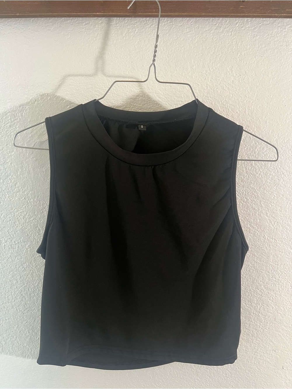 Black Sleeveless Crewneck Top